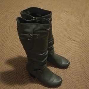 Rialto boots by White Mountain